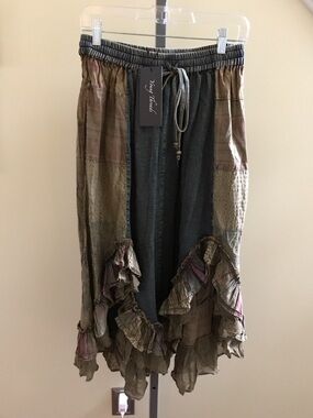 YOUNG THREADS NWT SKIRT Denim Neutral Colors Ruffles Size Medium